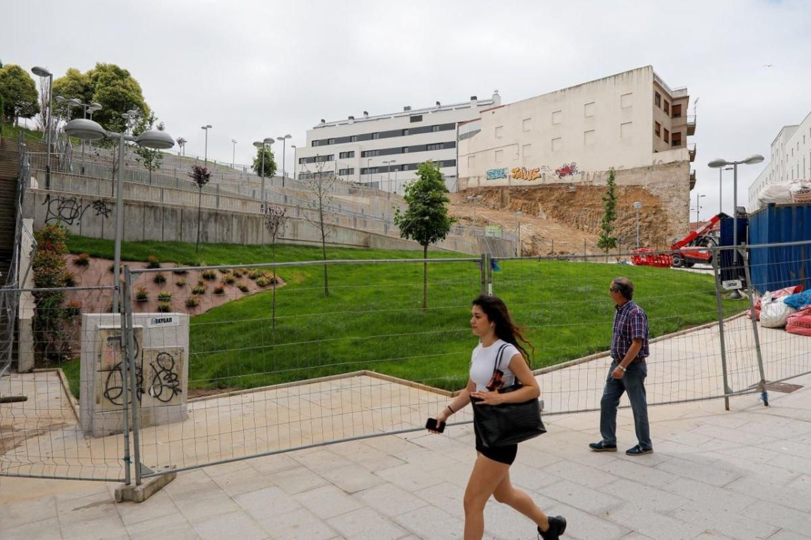 Zonas verdes y nuevos caminos de propiedad pública en la confluencia de Vázquez Varela y Pizarro.