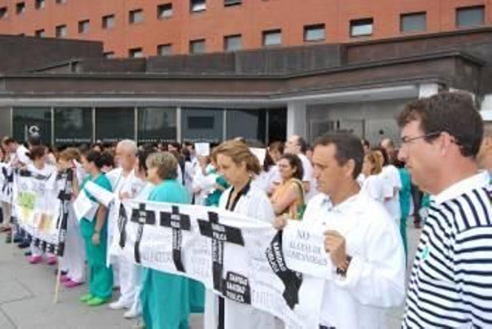 Enfermeros se manifiestan por el 'deterioro progresivo' de el Sistema Nacional de Salud. (Foto: EP)