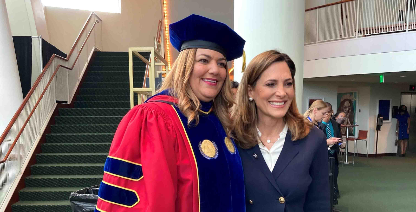 La nueva presidenta del Miami Dade College (MDC), la cubanoestadounidense Madeline Pumariega (i), posa con la representante por el distrito 27 de Florida, María Elvira Salazar (d). EFE/Ivonne Malaver