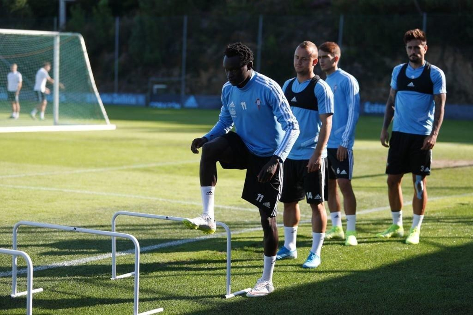 Pione Sisto, durante el entrenamiento de ayer en A Madroa.
