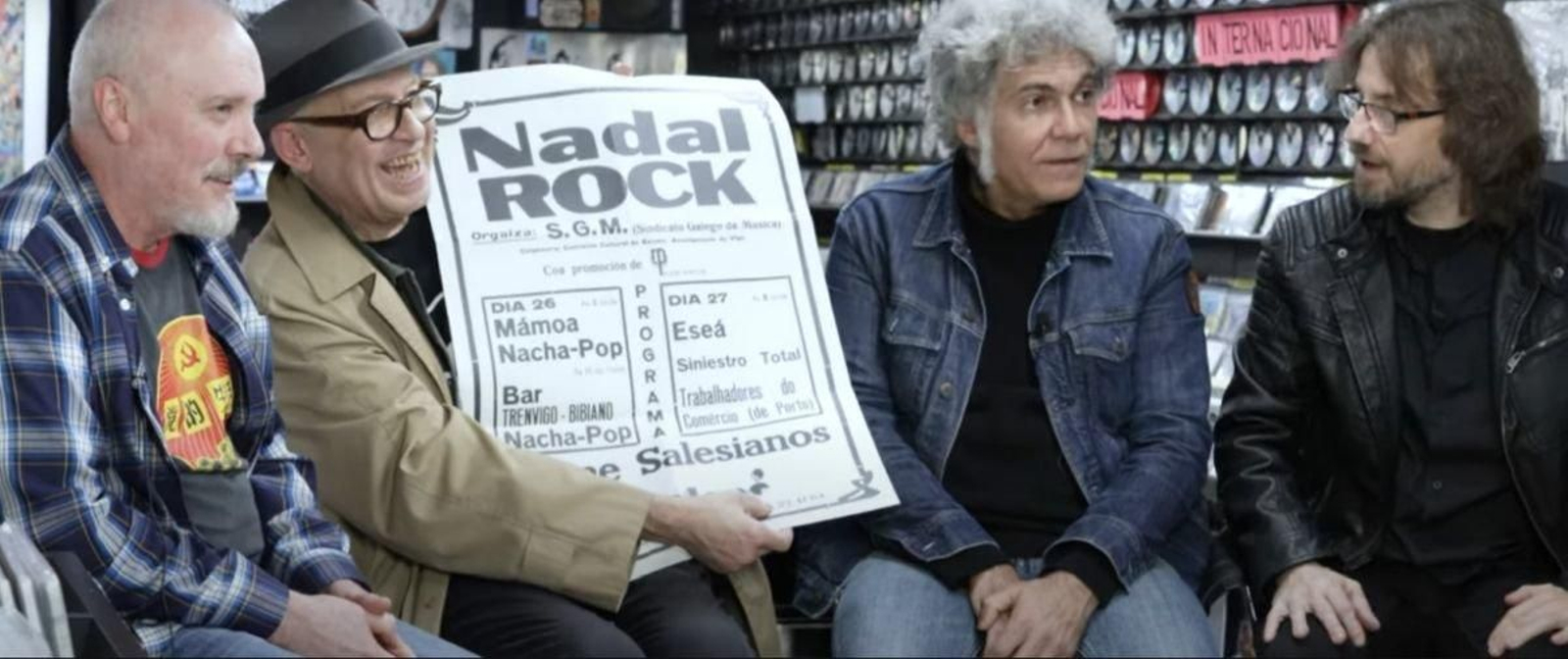 Javier Soto, Julián Hernández (con la réplica del primer cartel), Óscar Avendaño y Andrés Cunha.