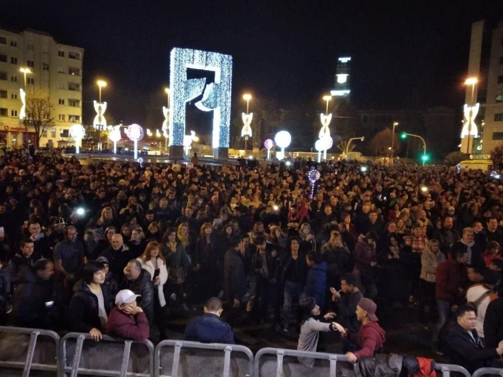Plaza América se llenaba de vigueses cada fin de año para tomar las uvas.