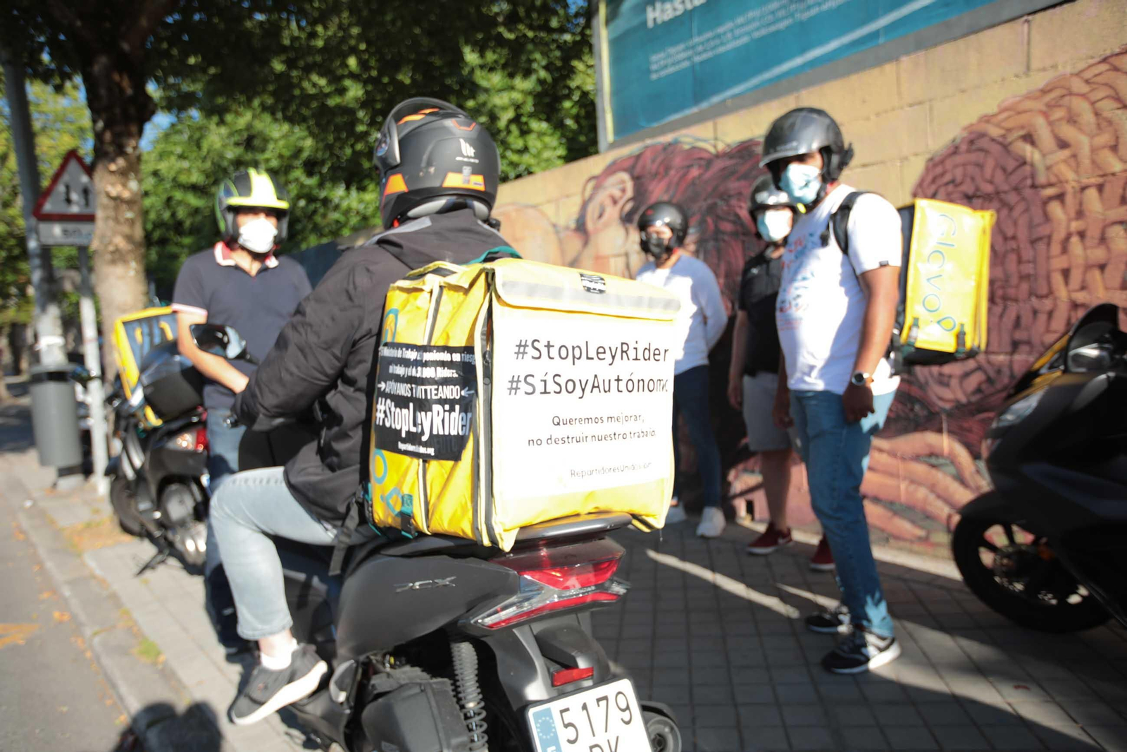 Repartidores de Vigo se manifiestan en contra la ley rider _ David Fernández 03
