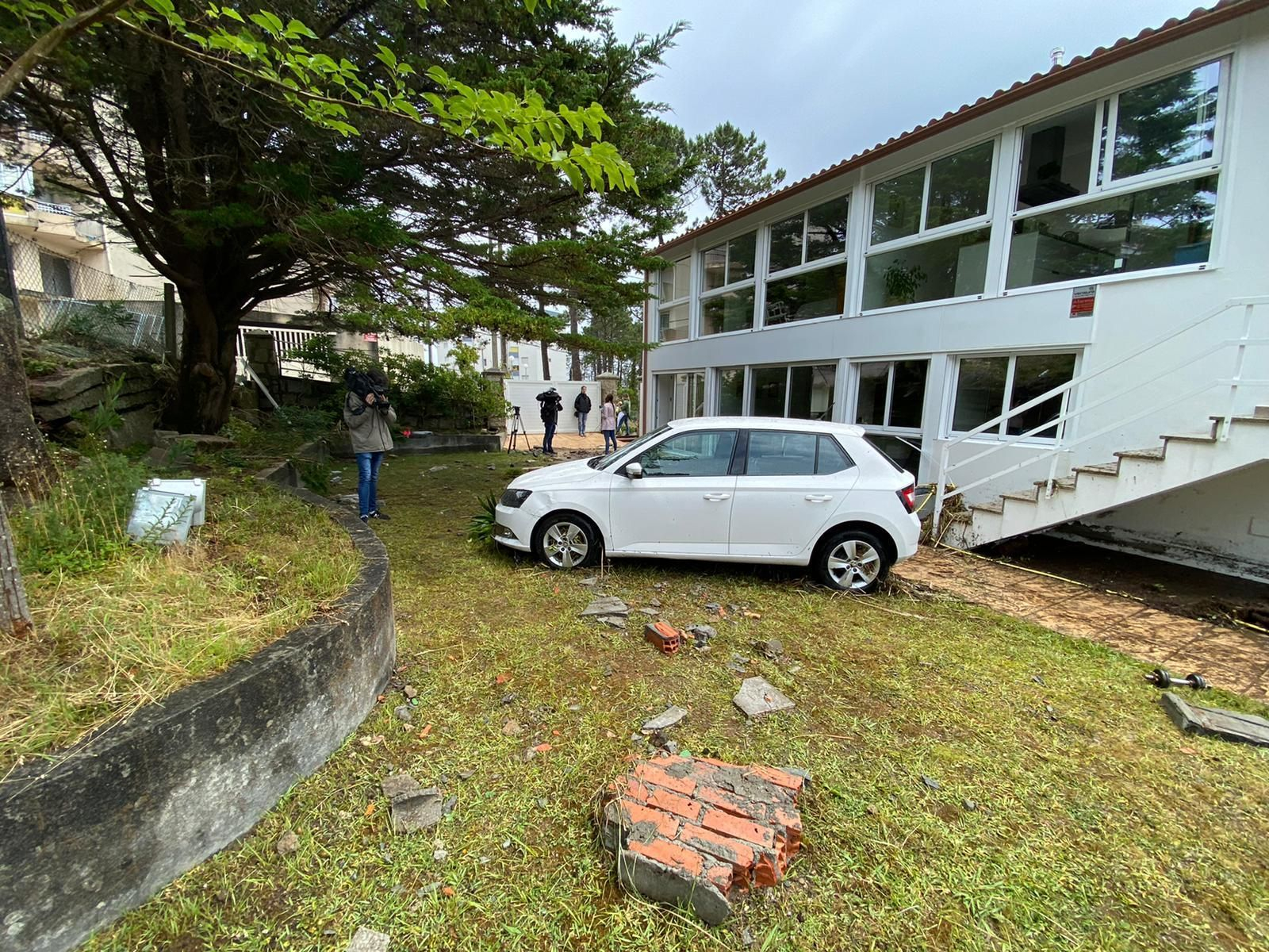 Revienta un depósito de agua de una urbanización de O Grove 02 // Alberte