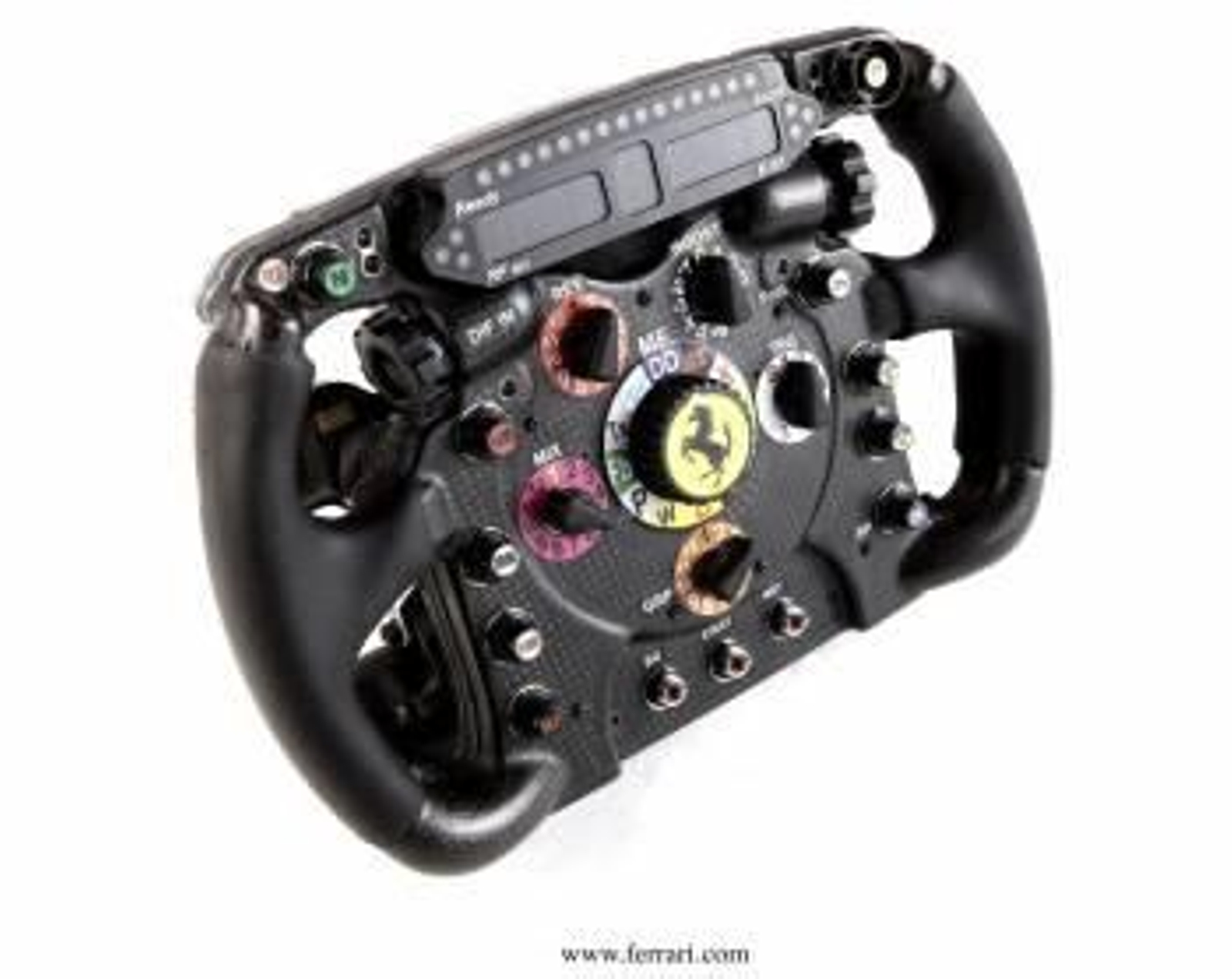 Fotografía facilitada por Ferrari Photo Service del volante que utlizará la escudería italiana con el nuevo F2012 en el Mundial de Fórmula Uno (Foto: EFE)