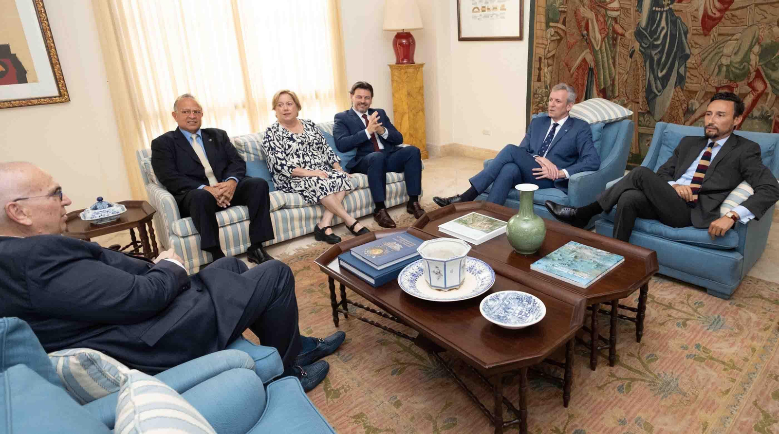 El presidente de la Xunta de Galicia participó en una comida de trabajo con el embajador de España en Panamá