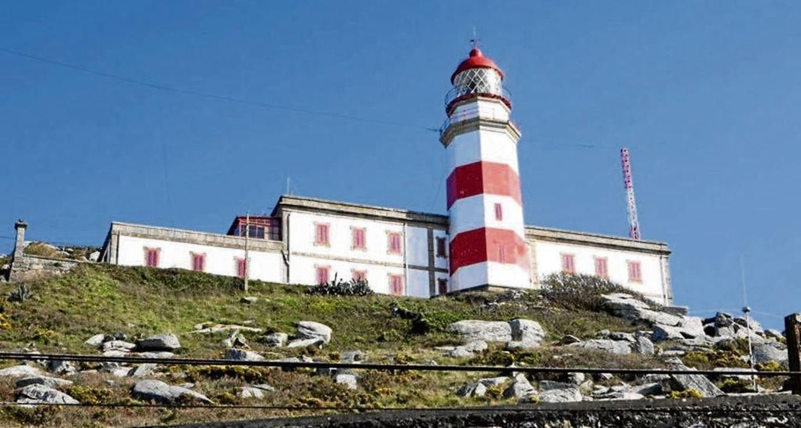 El faro de Cabo Silleiro, automático, seguirá funcionando al mismo tiempo que el hotel.