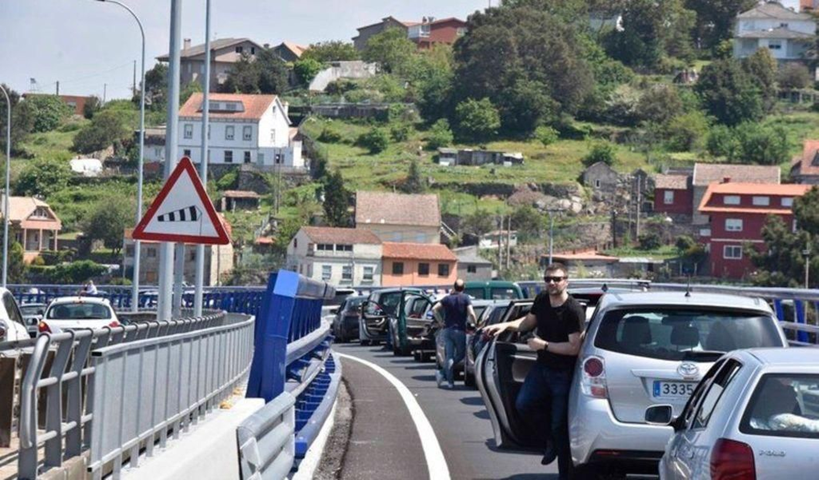 Uno de los atascos por obras en Rande: todo parado