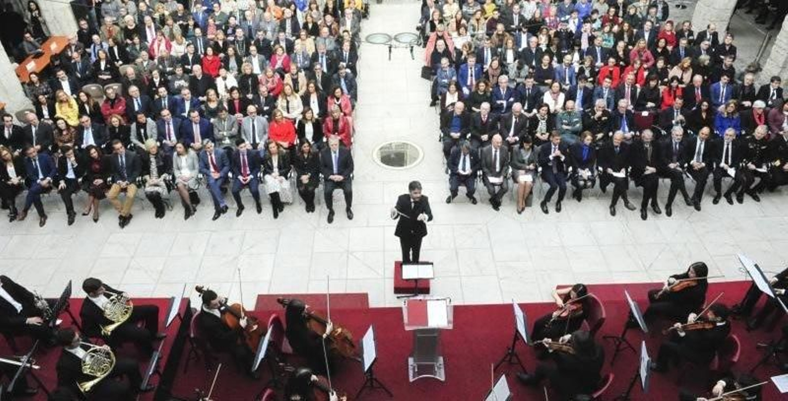 El Parlamento acoge un concierto organizado por el Consulado de Rumanía en Cantabria.