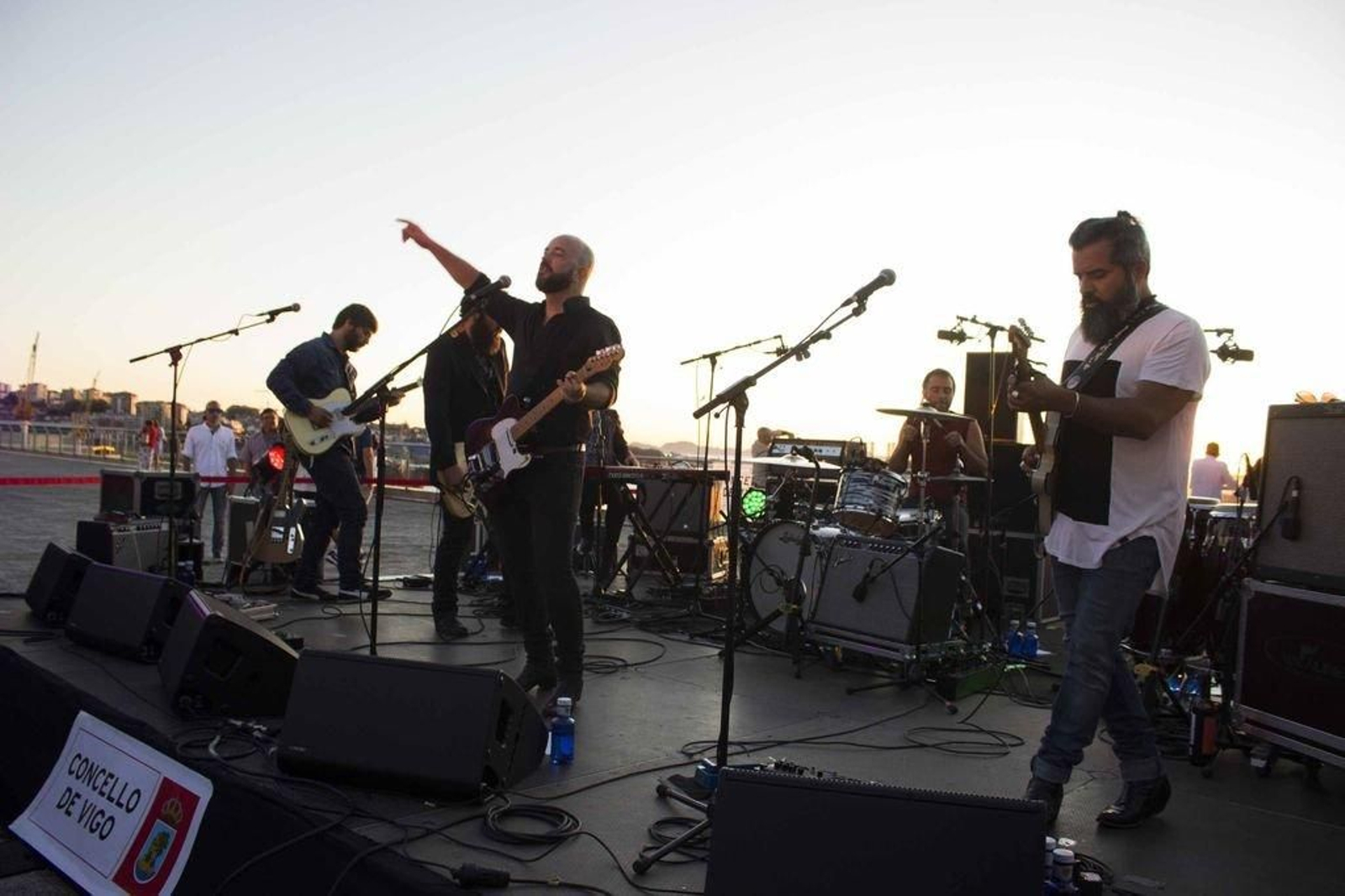 Mi Capitán dio lo mejor para animar la terraza del Mar de Vigo en una noche calurosa.