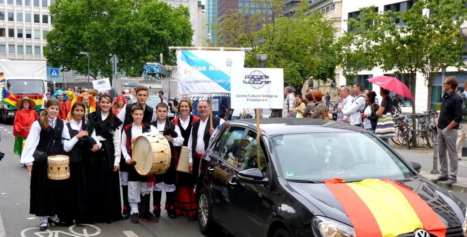 Follas Novas posa en las calles de la ciudad de Frankfurt.