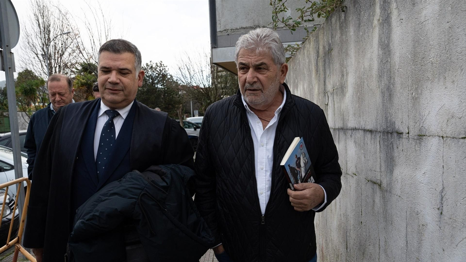 Imagen de archivo del exnarcotraficante gallego Laureano Oubiña (d) a su llegada a juzgados de Vilagarcía.