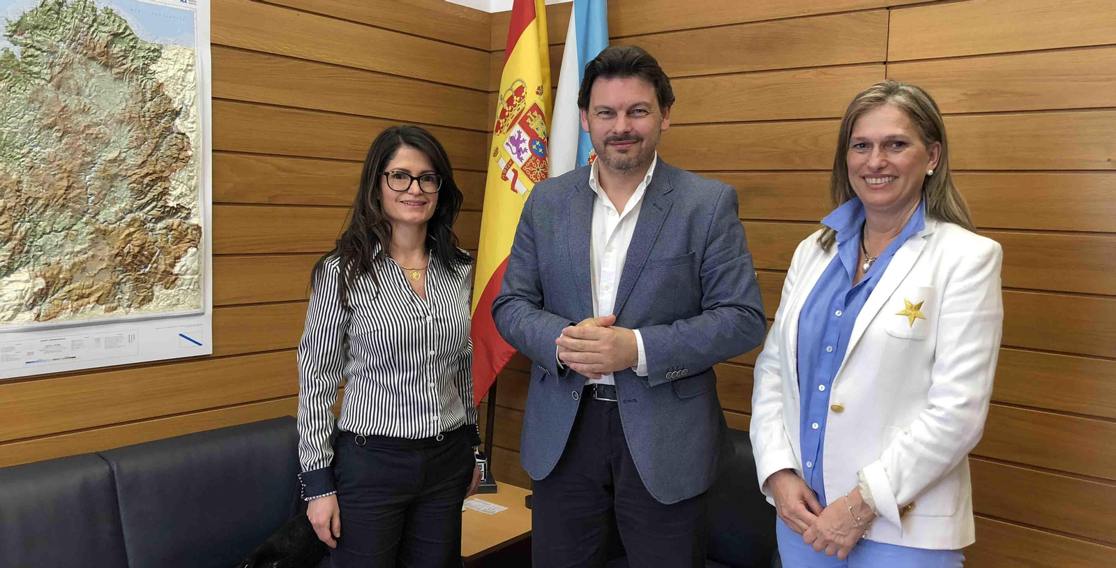 El secretario xeral da Emigración recibió a la presidenta y a la secretaria de la recién constituida VeneLugo.