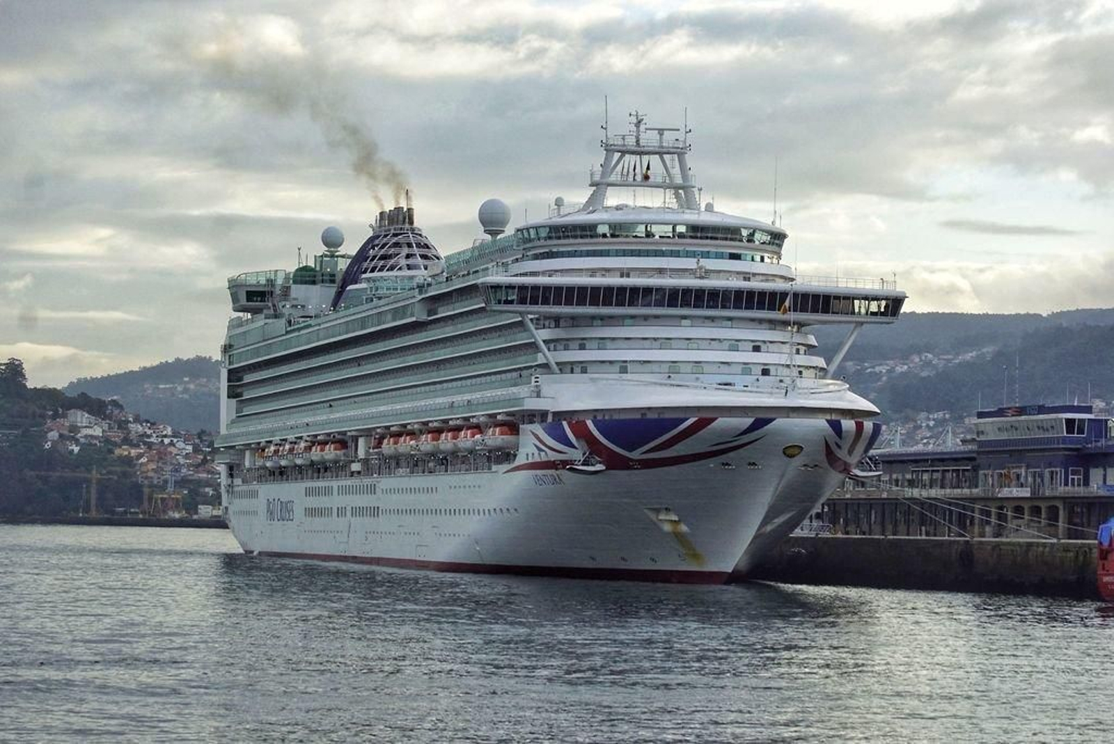 El británico "Ventura" hizo la última escala del mes con más de 3.000 viajeros a bordo, siendo también una de las últimas del año para cruceristas. Hasta que finalice el ejercicio hay cinco arribadas más programadas.