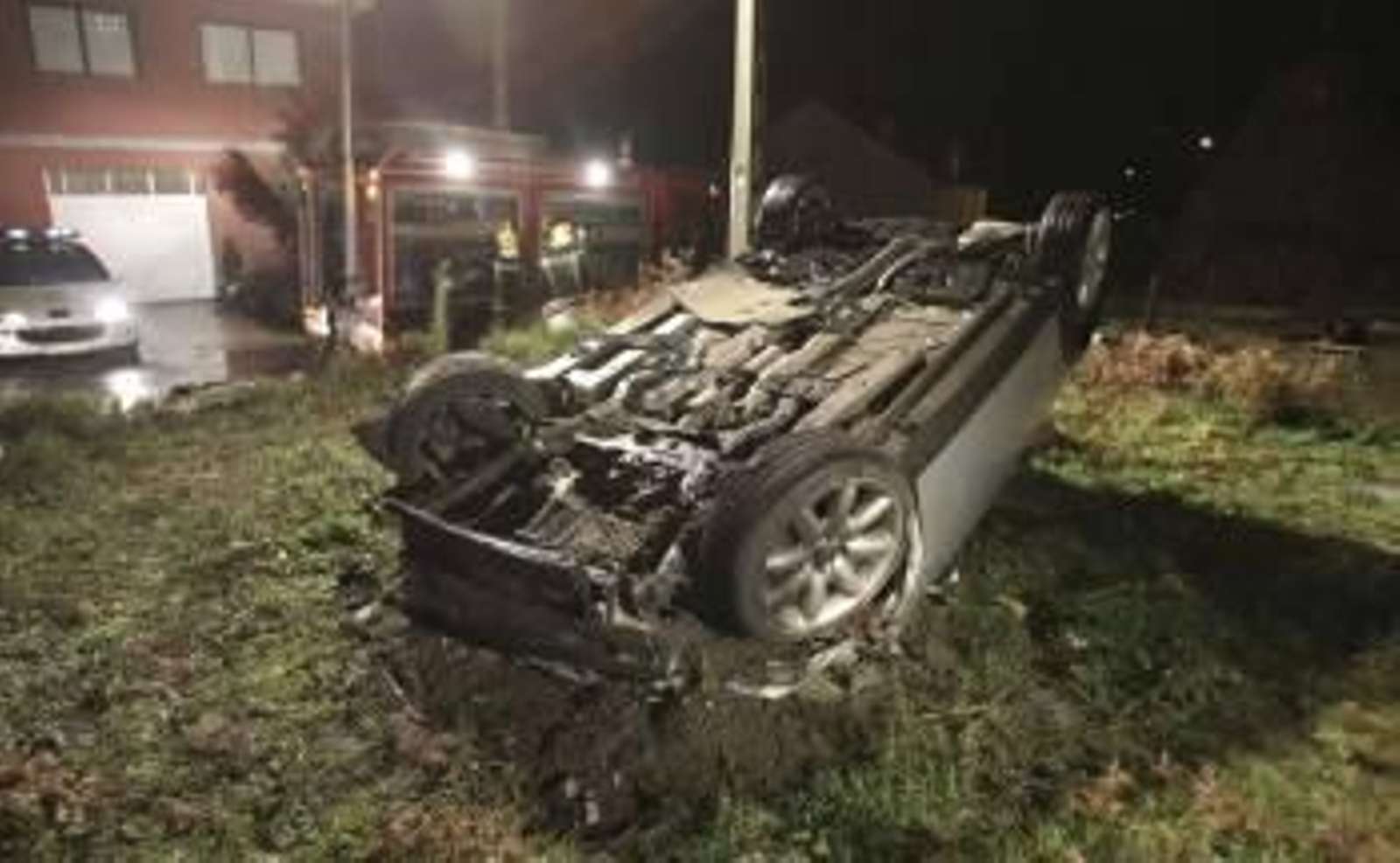 El automóvil, en el lugar del accidente. (Foto: SXENICK)