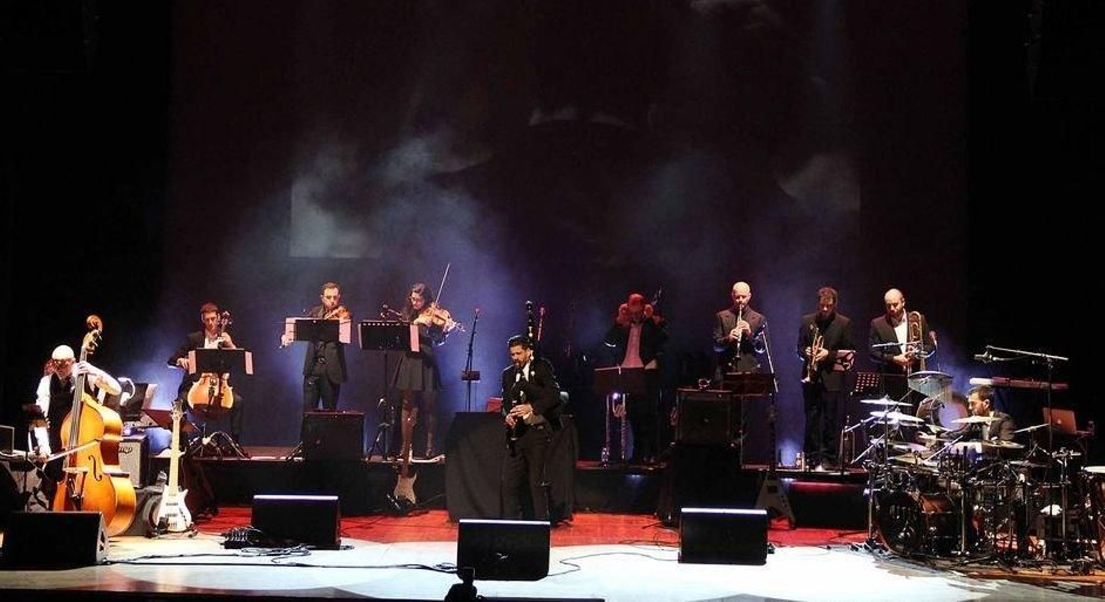 Los hermanos Costas supieron sacar ayer en el concierto ofrecido en el teatro García Barbón los mejores sonidos a la gaita, que durante el espectáculo fue la protagonista de un proyecto en la que abandonada los tradicionales sonidos de la música