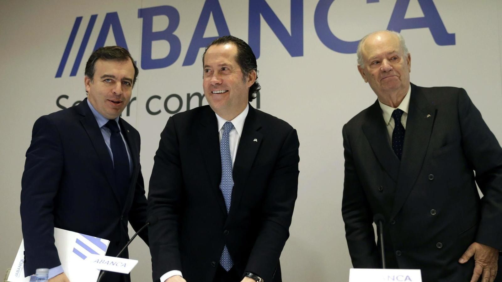 El consejero delegado Francisco Botas, el vicepresidente Juan Carlos Escotet, y el presidente Javier Etcheverría.