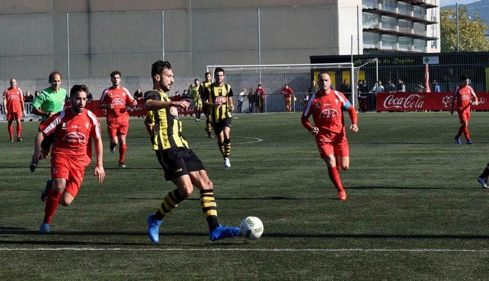 Pablo Carnero firmó ayer los tres goles del Rápido de Bouzas ante el Castro.