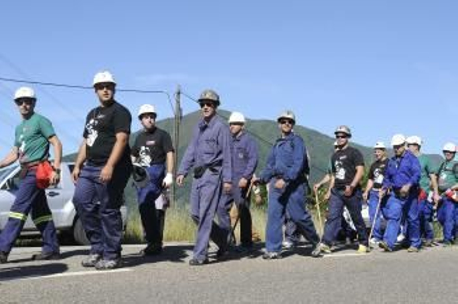 La Marcha Negra hacia Madrid de 160 mineros de las cuencas leonesas de El Bierzo y el Valle de Laciana ha comenzado esta mañana con absoluta puntualidad a las 10.00 horas.