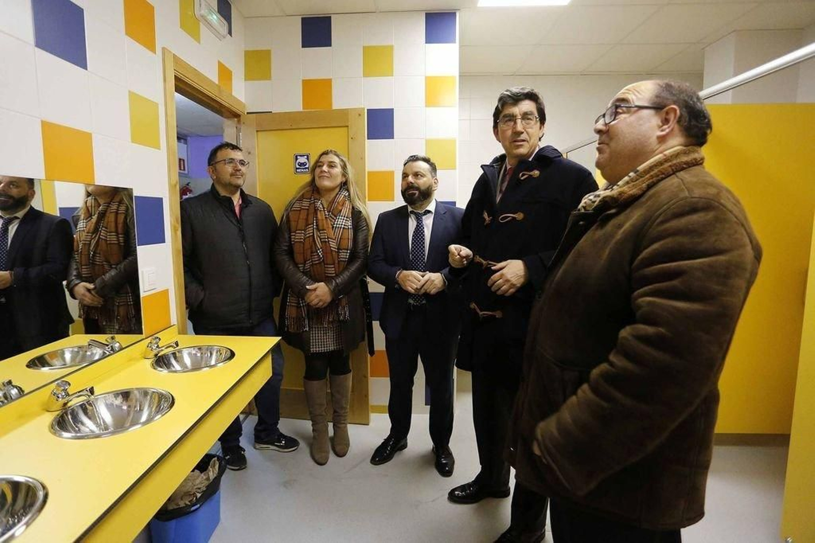 El alcalde y el delgado de la Xunta visitaron el centro escolar.