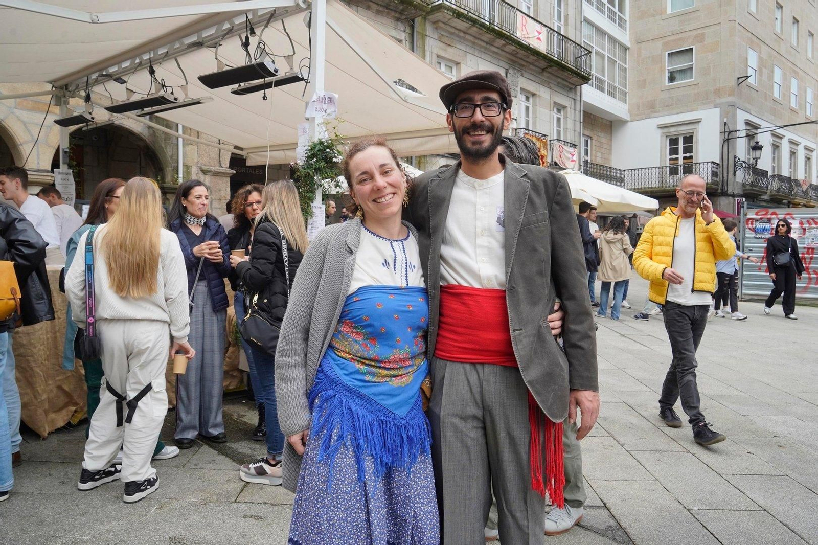 Gente vestida de época por la Reconquista.