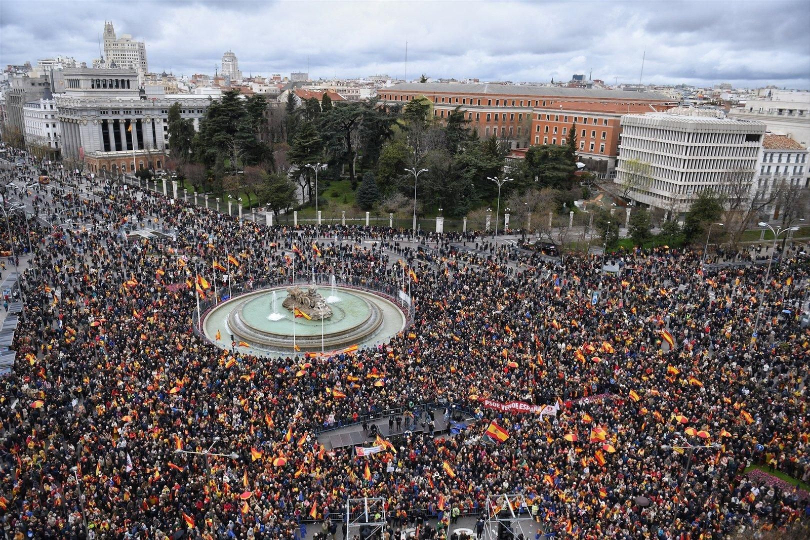 Vista cenital de la manifestación en Cibeles. // E.P.