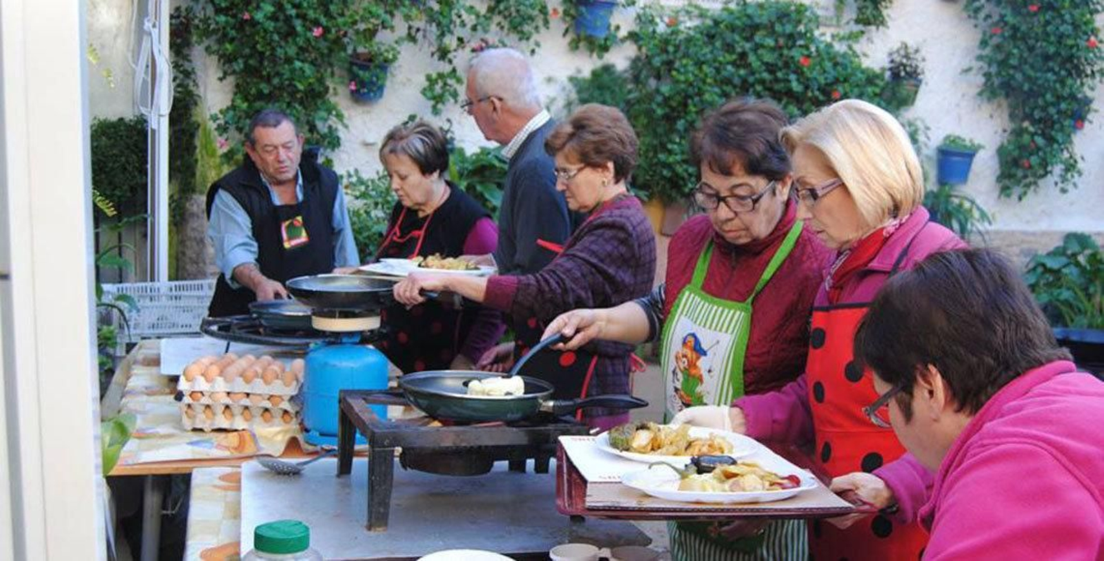 Los huevos fritos con patatas fueron los grandes protagonistas de la Fiesta del Socio en la Agrupación Andaluza de San Sebastián de los Ballesteros.