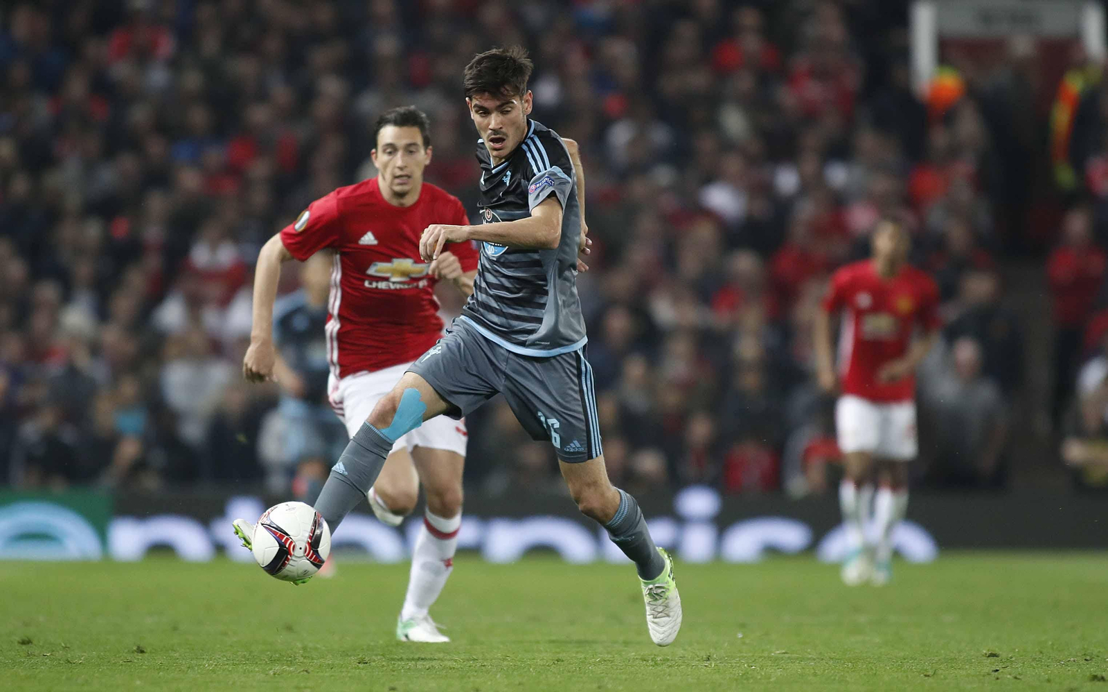 Las mejores imágenes del partido de vuelta entre Manchester United y Celta (1-1). // J.V. Landín