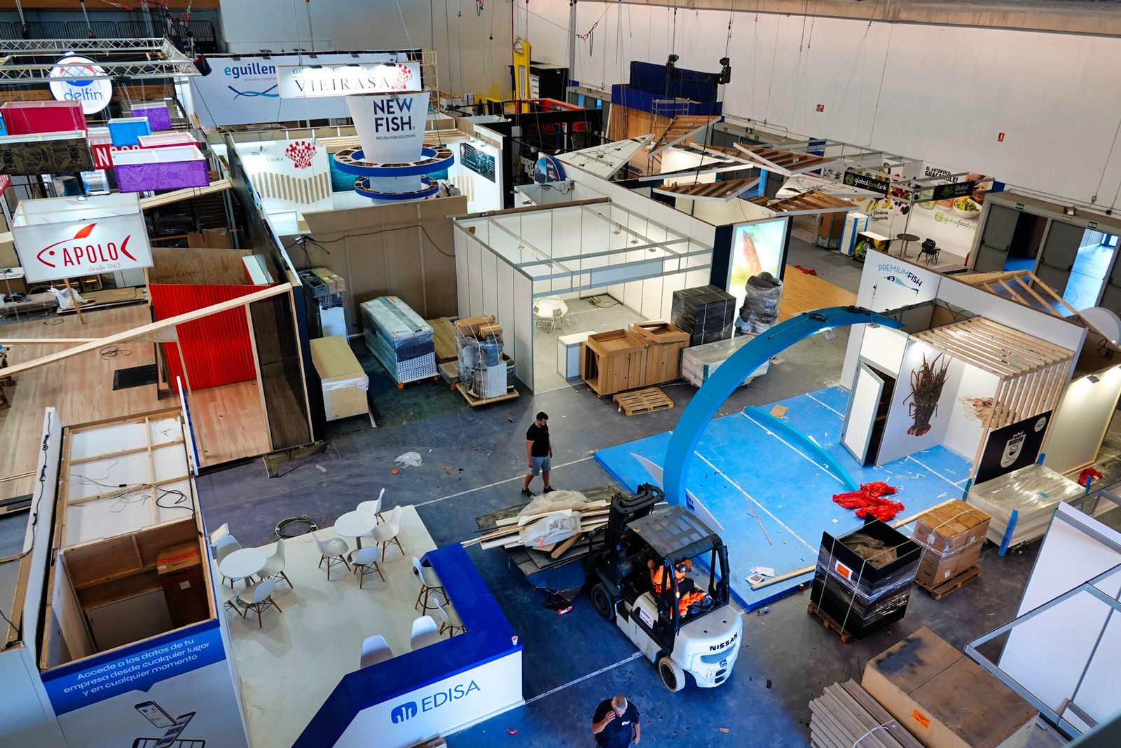 Montaje de la feria de Conxemar en el Ifevi.