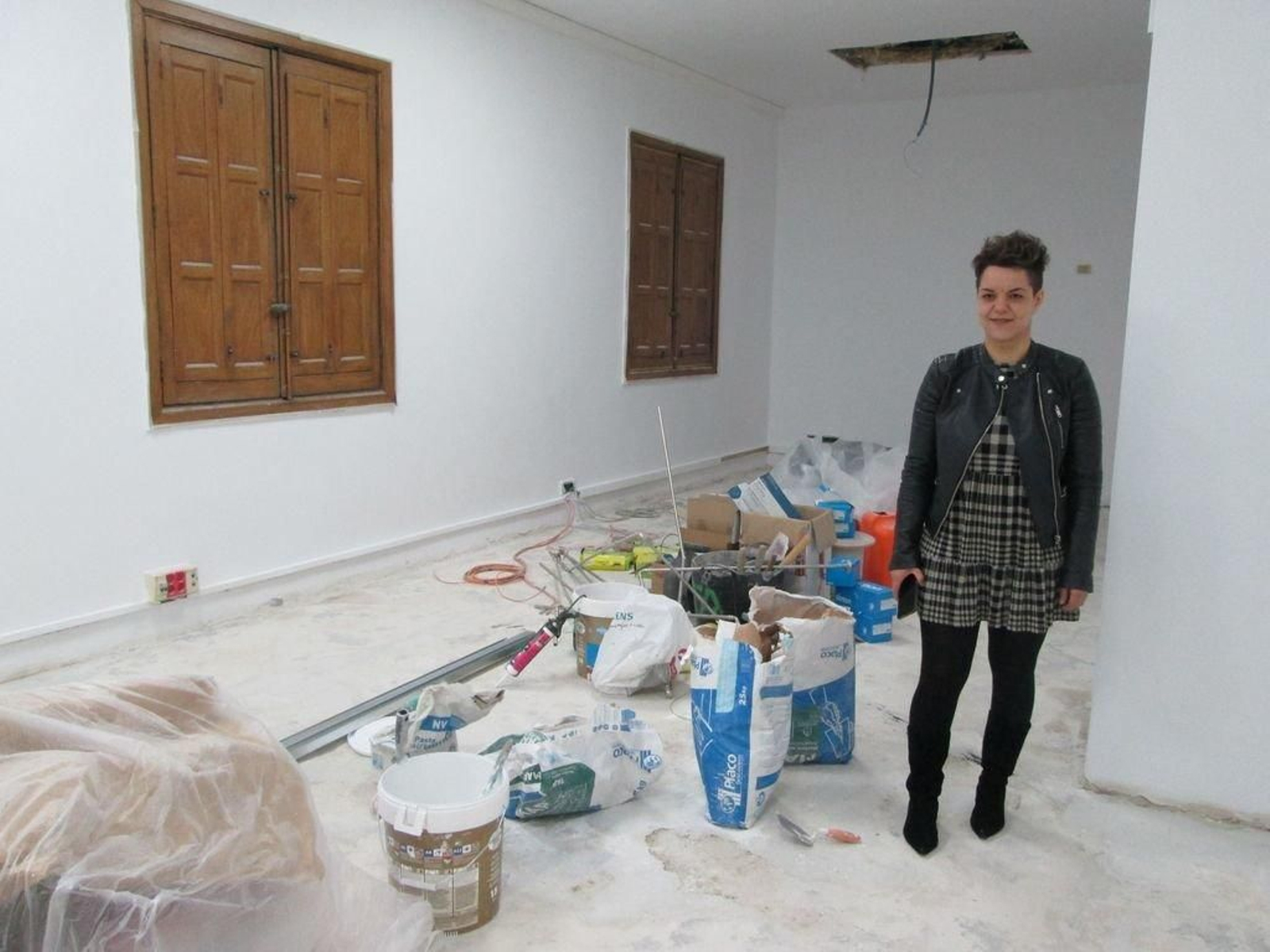 La concejala María Castro Abad en una de las salas que están siendo reformadas.