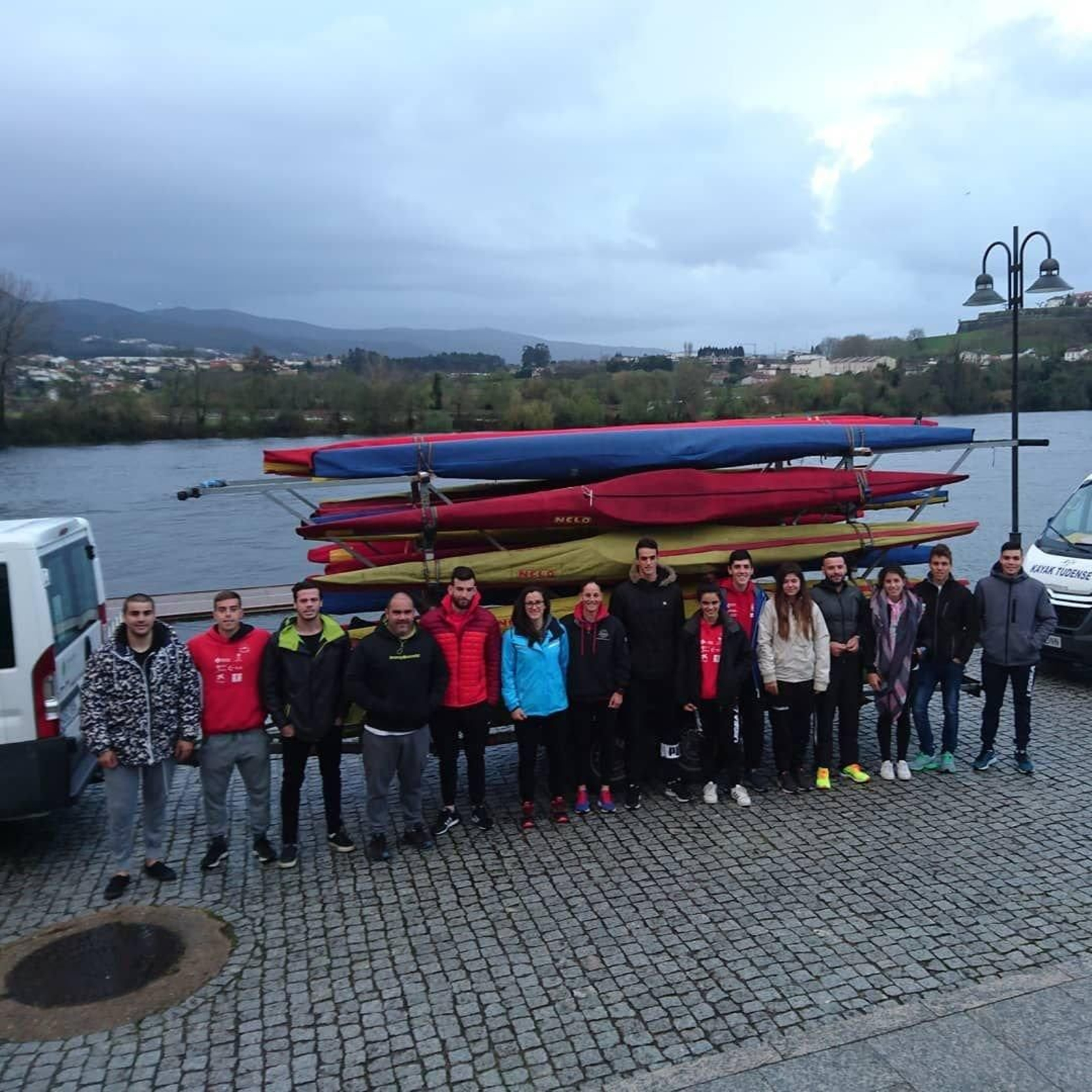 Los palistas del Kayak Tudense partieron ayer rumbo a Sevilla.