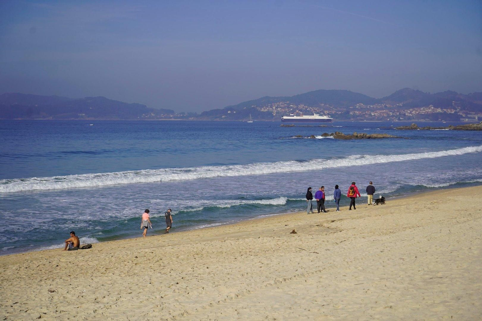 Ambiente en la playa de Samil. // J.V. Landín
