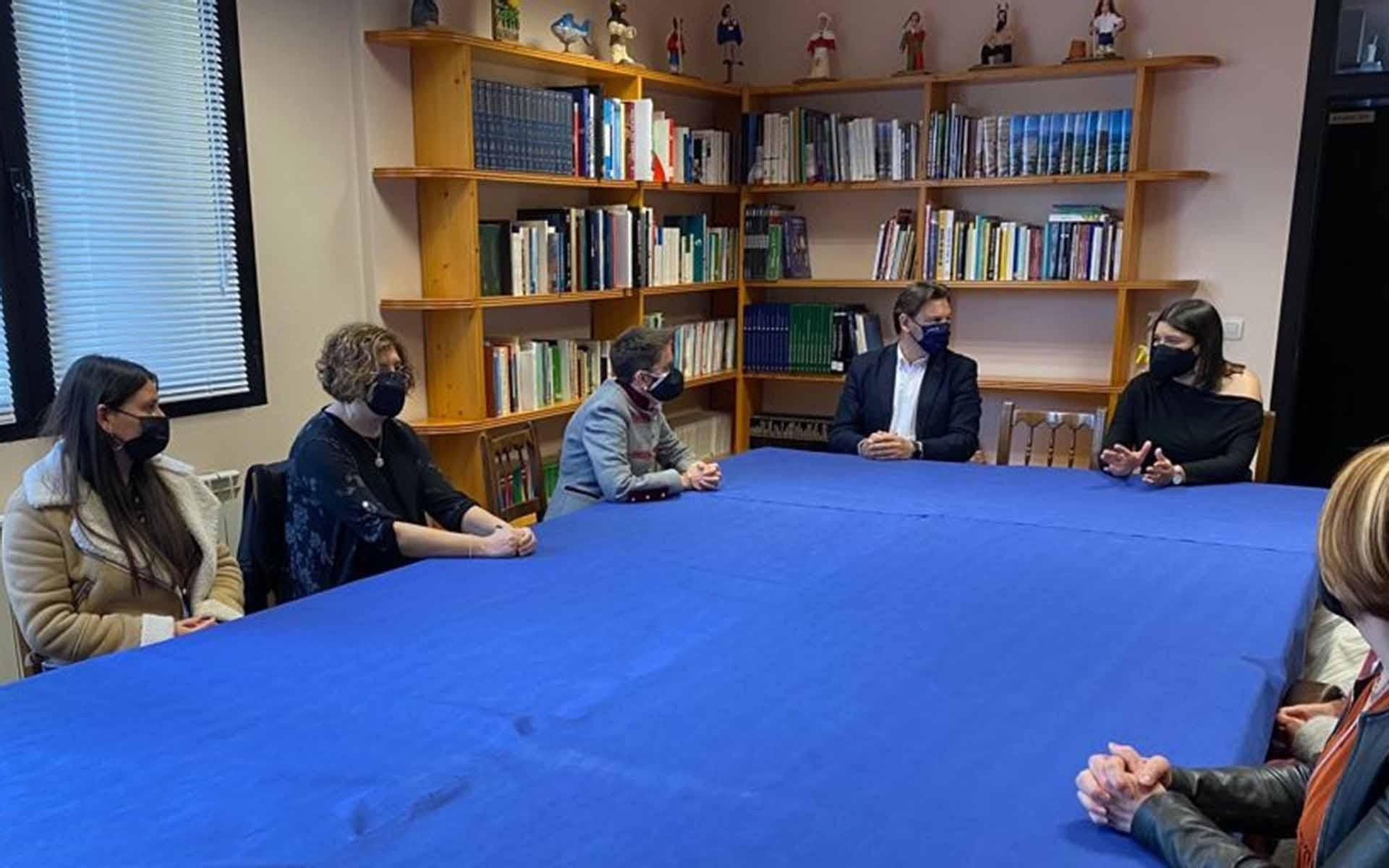 Imagen de la reunión en la sede de la entidad gallega en Vitoria