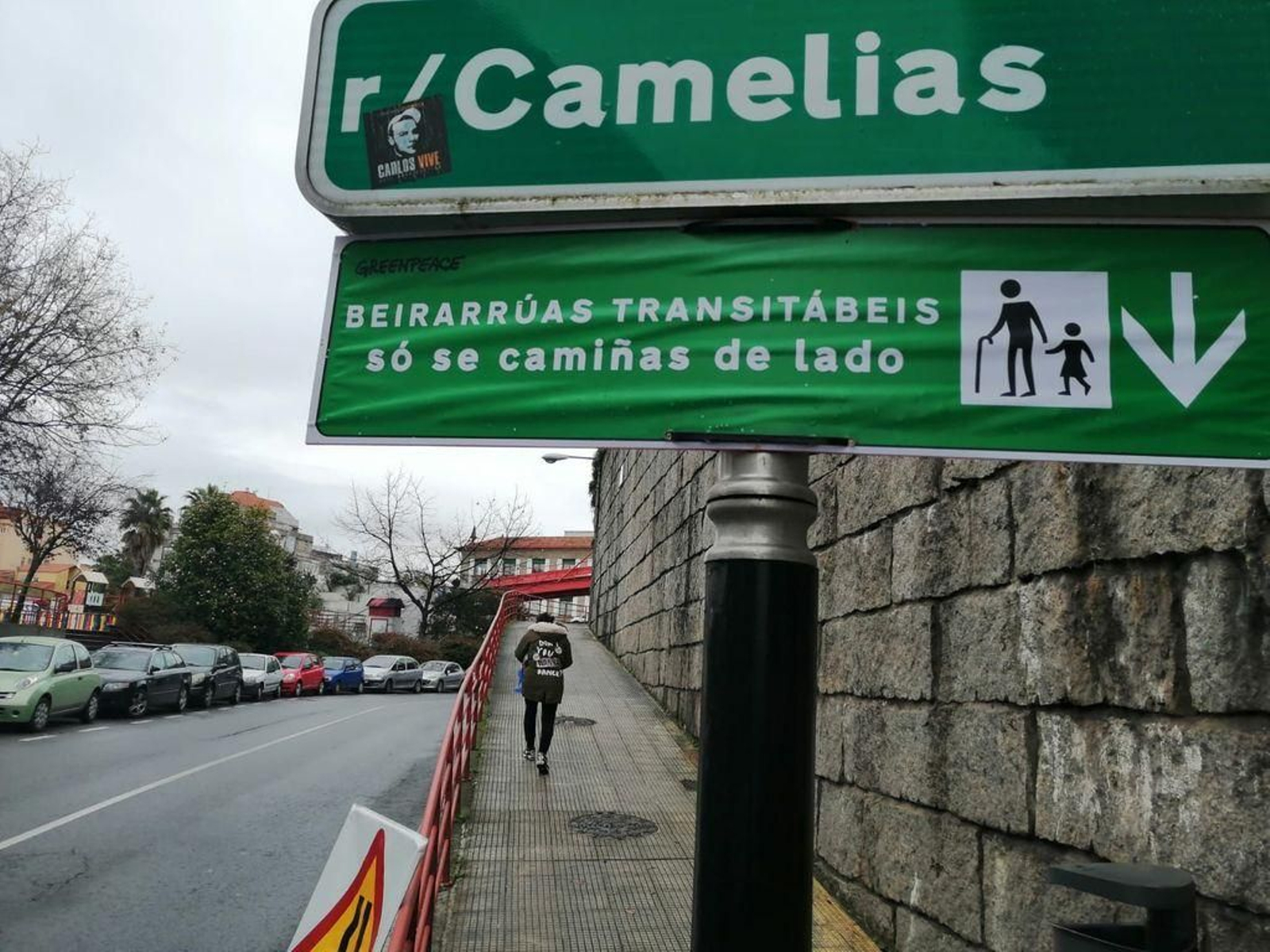 Una curiosa "señalización" de las aceras