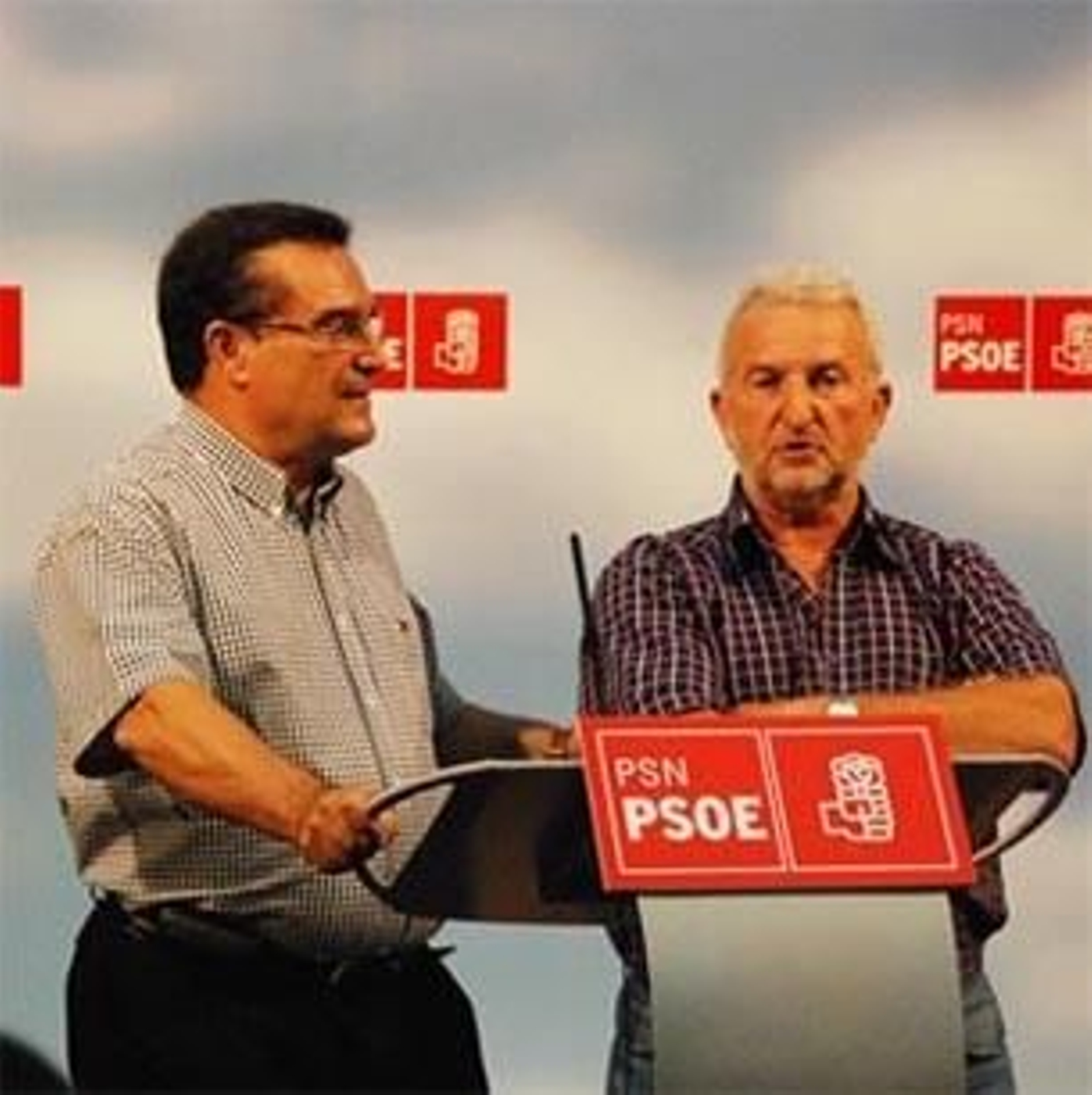El secretario de Organización del PSN y portavoz socialista en la Comisión de Administración Local, José Luis Izco, a la izquierda.