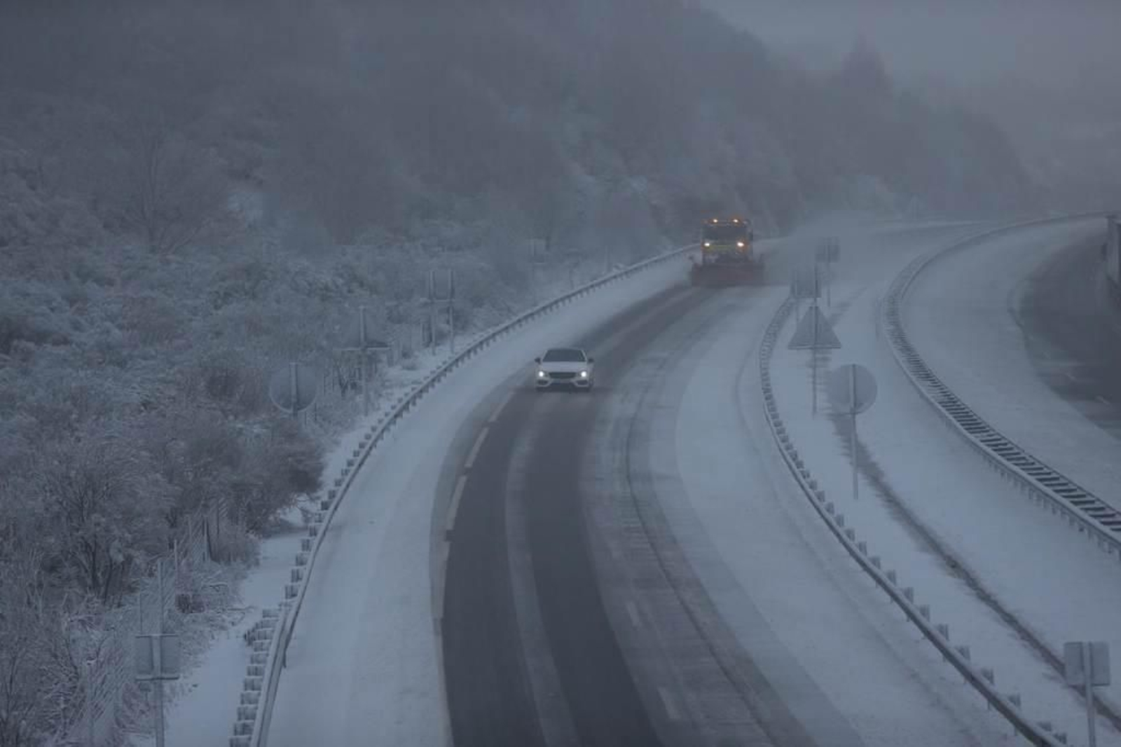 Cortada la A52 por nieve _ Alberte 24