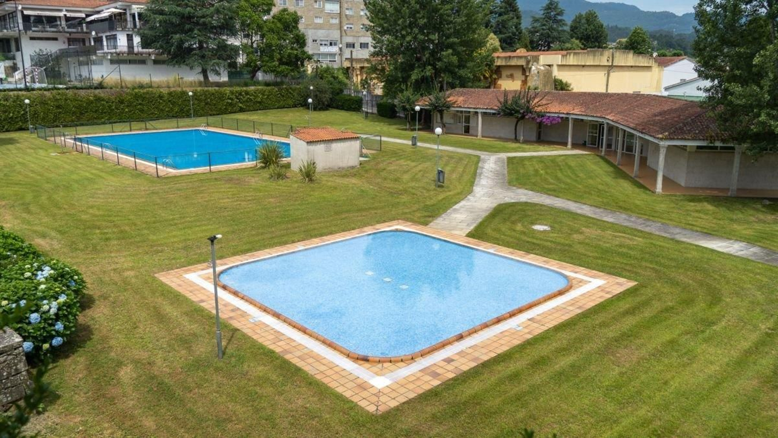 Imagen actual del complejo municipal con las piscinas que serán reformadas.