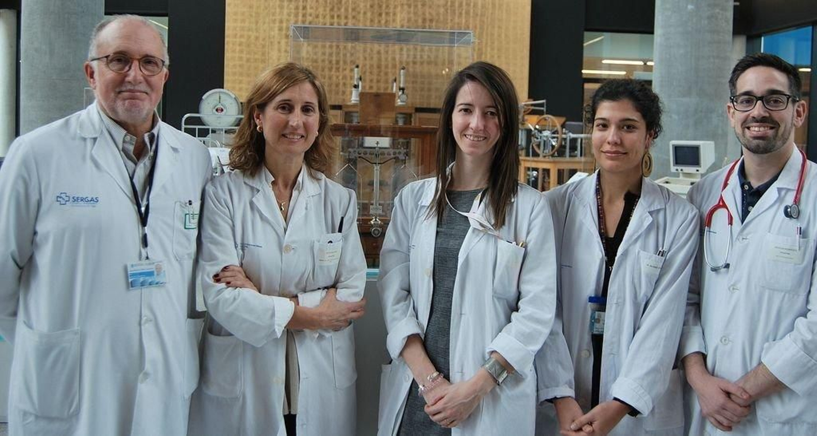 El jefe de Pediatría, Fernández Lorenzo, a la izquierda, con miembros del servicio.