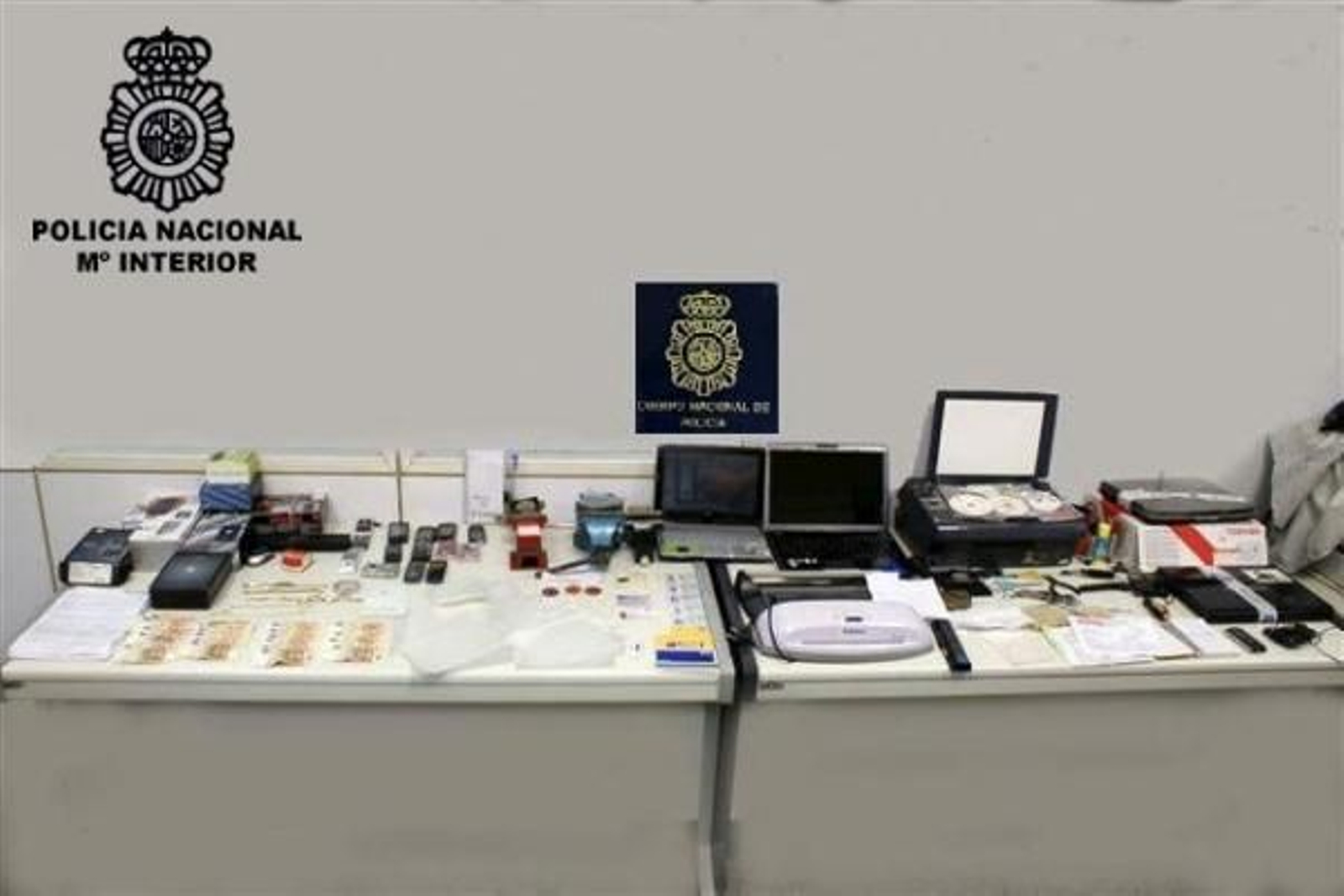 Material incautado por la Policía. (Foto: EFE)