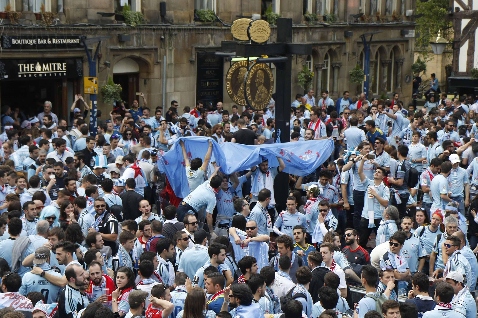 El viaje de la afición celeste a Manchester, el 11 de mayo de 2017. // J.V. Landín