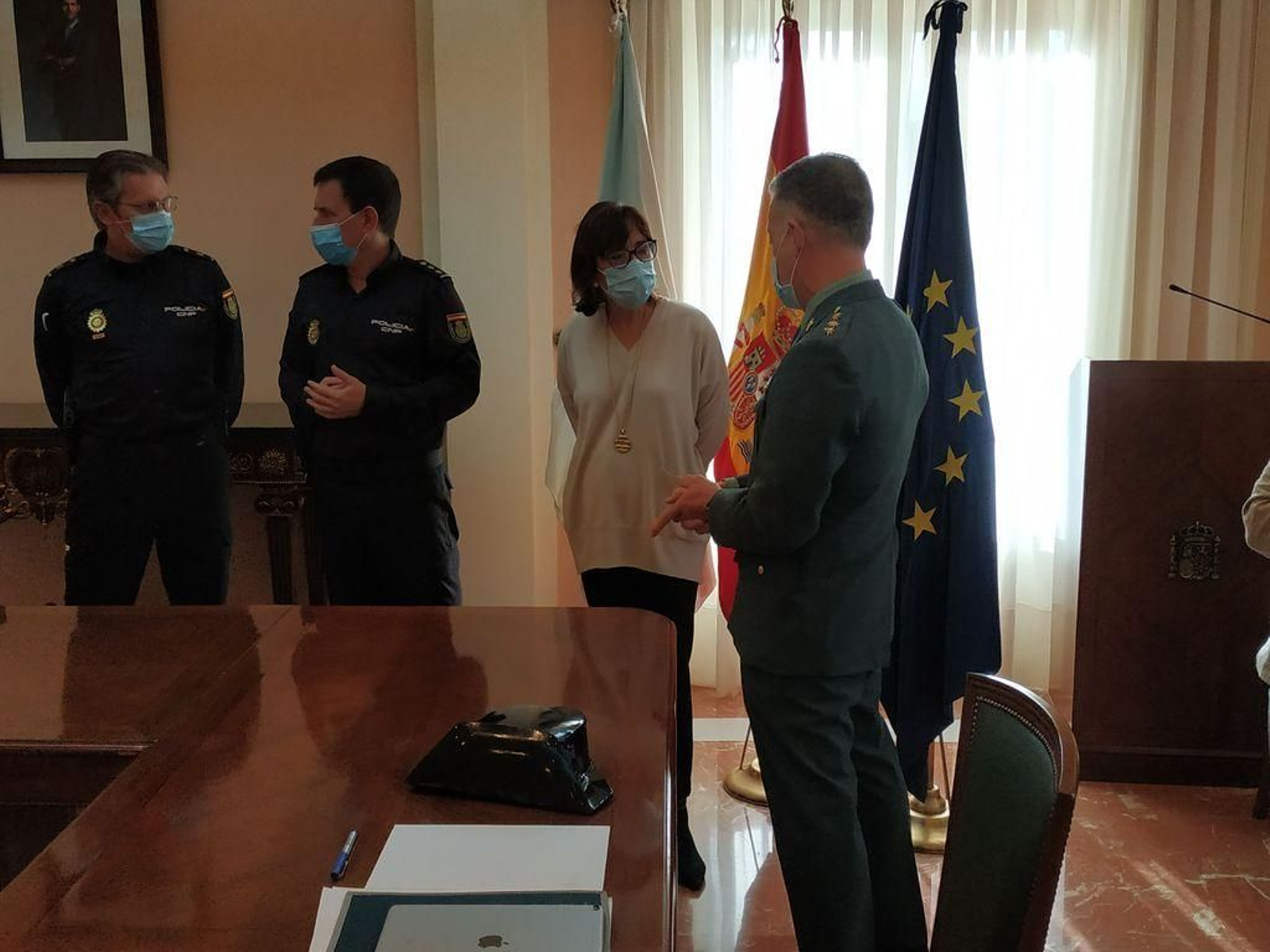 La subdelegada, ayer, tras la junta de seguridad.