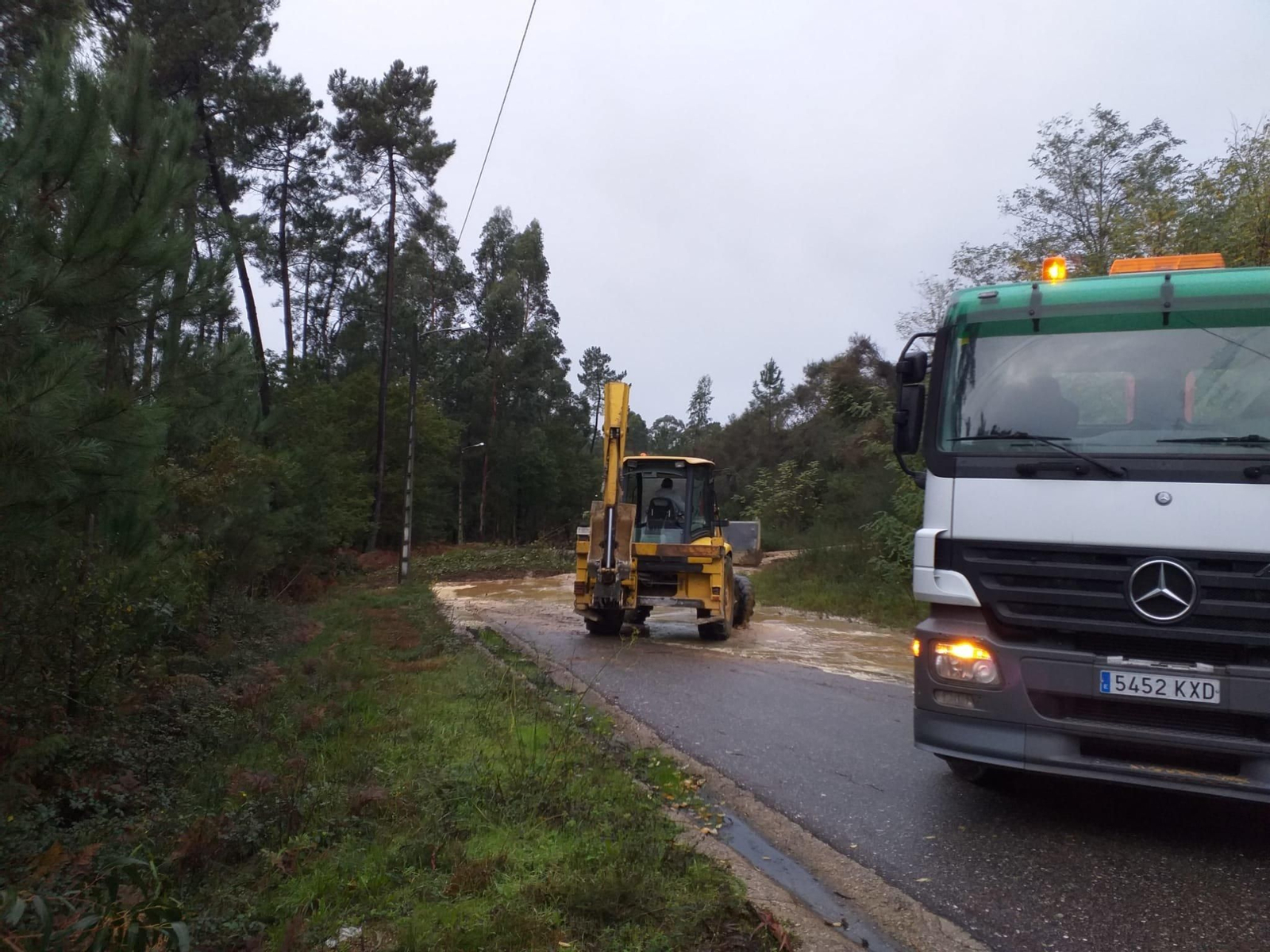 Desprendimiento en el polígono de Veigadaña, en Mos