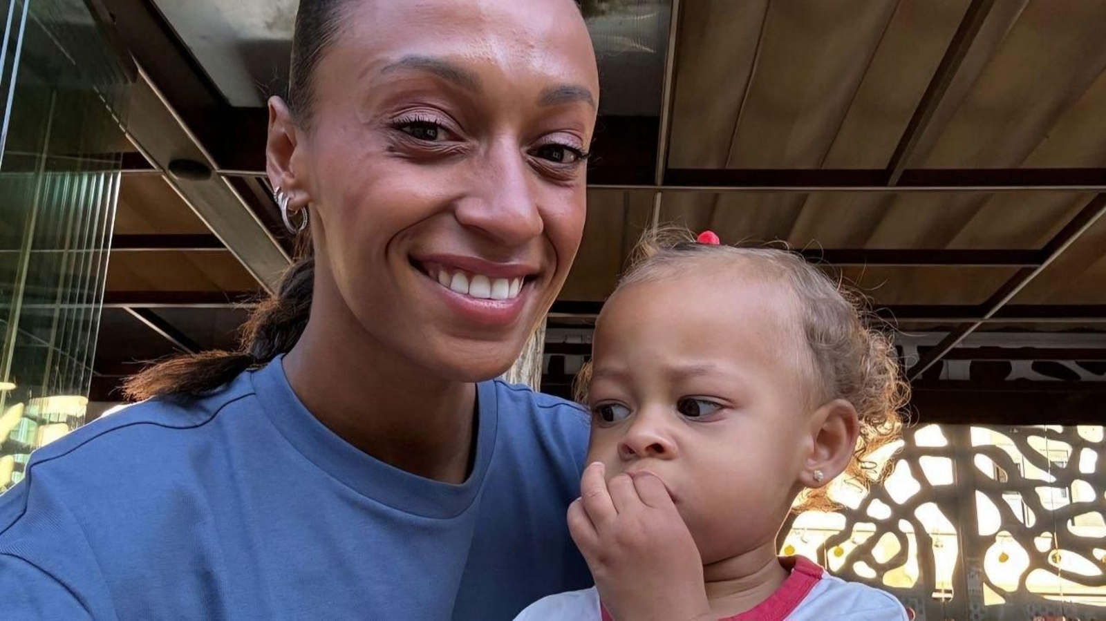 Ana Peleteiro con su hija Lúa. // Instagram (@apeleteirob)