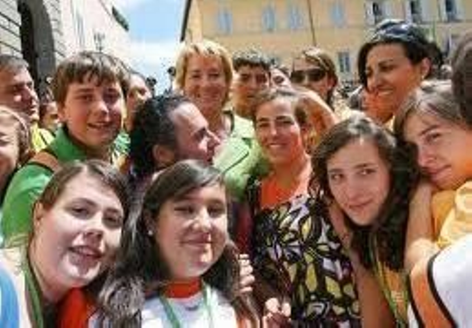 En la imagen, un grupo de jóvenes.