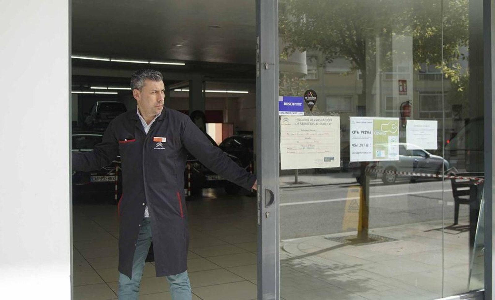 Jorge, de Cahersa, durante el último día de actividad del negocio.