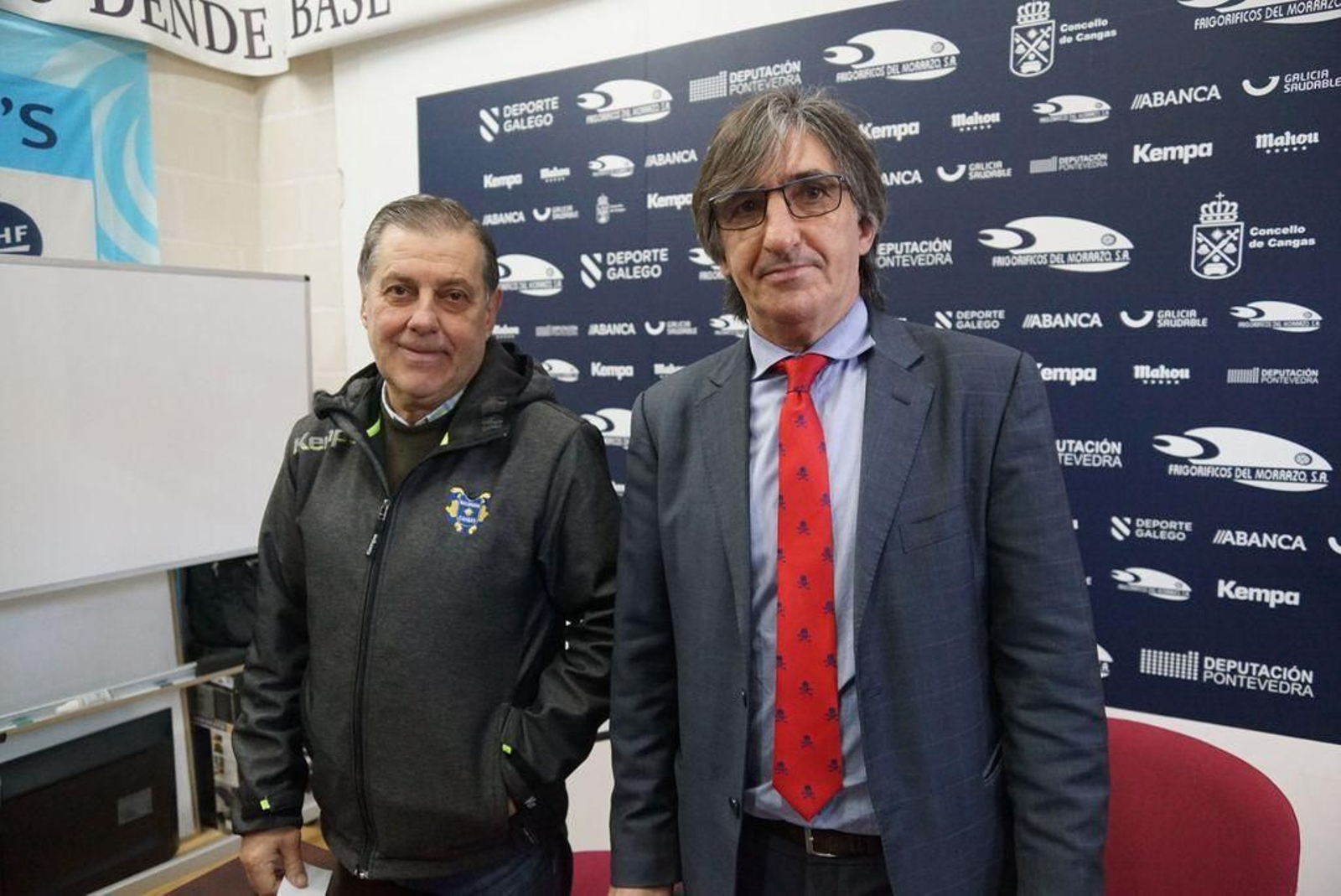 Manuel Camiña, presidente del club, con el abogado Alberto González.