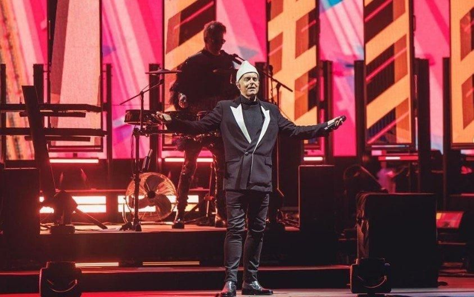 Neil Tennant sobre el escenario del Son do Camiño // X. (@sondocamino)