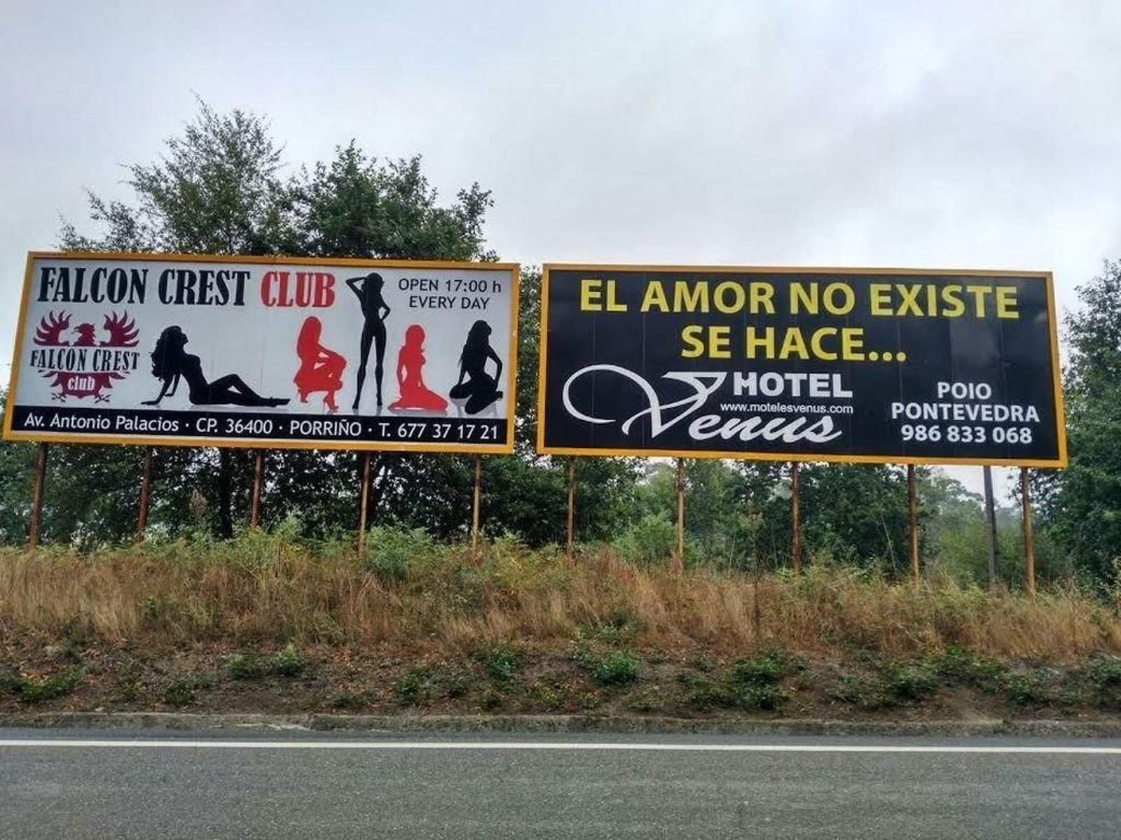La publicidad de locales en el acceso al aeropuerto levantó críticas por colectivos de mulleres