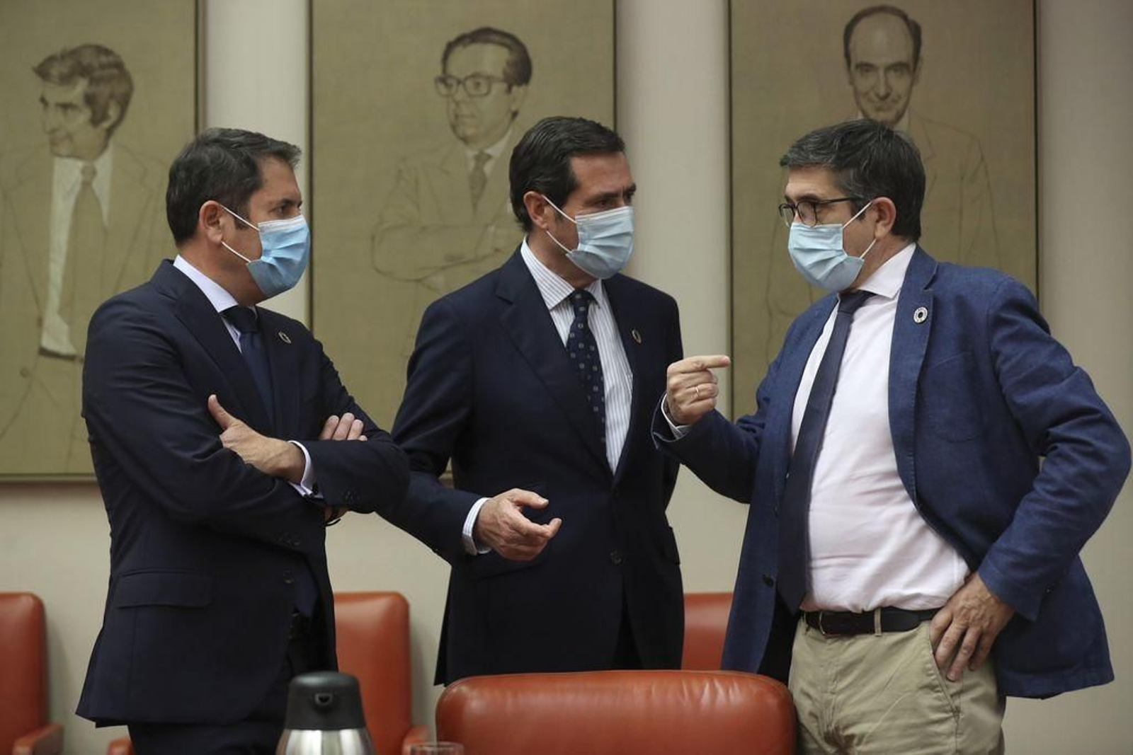 Cuerva y Garamendi, con Patxi López, en el Congreso de los Diputados.