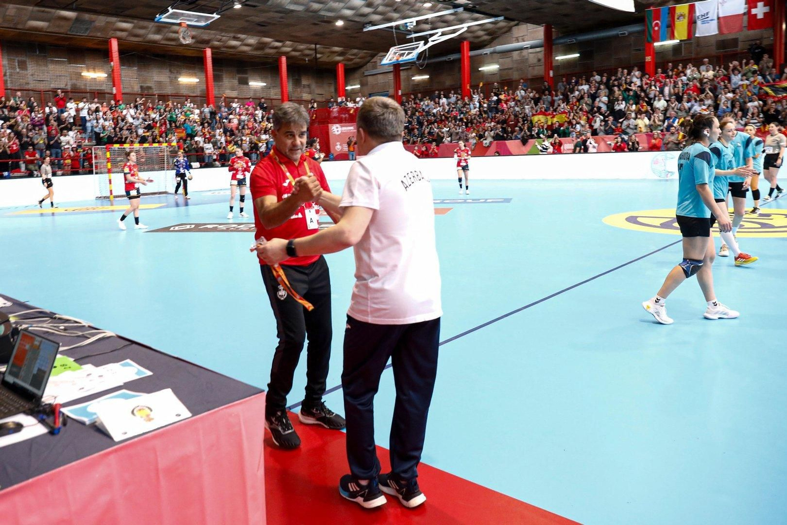 España-Azerbaiyán balonmano femenino en Porriño.